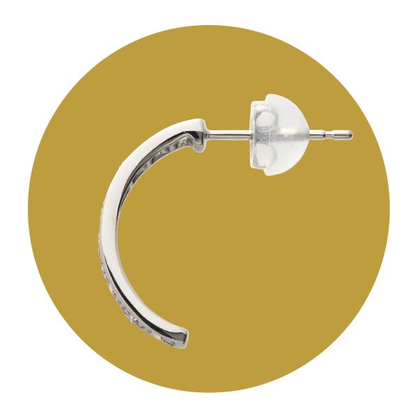 プラチナダイヤ計0.2ctハーフエタニティピアスの商品詳細ページ