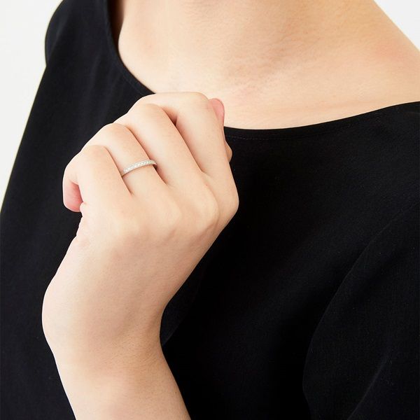 プラチナダイヤ計0.3ctハーフエタニティーリング 15号の商品詳細ページ