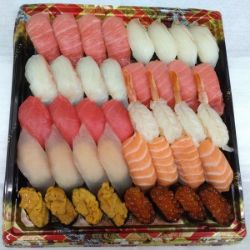 【S6032】【魚屋の鮨】本鮪と自慢のネタのご馳走にぎり鮨(うに・いくら・えび入)40貫 1パック