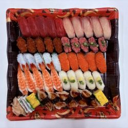 【S2042】本まぐろ中とろと黒瀬ぶり入り握り寿司 47貫 1パック