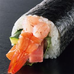 はみ出す２種の海老の海鮮太巻