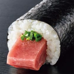 はみ出すまぐろたたきの太巻ハーフ