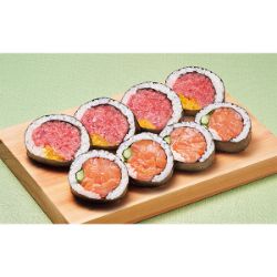 具材を食べる太巻（鮪たたき沢庵とサーモン）